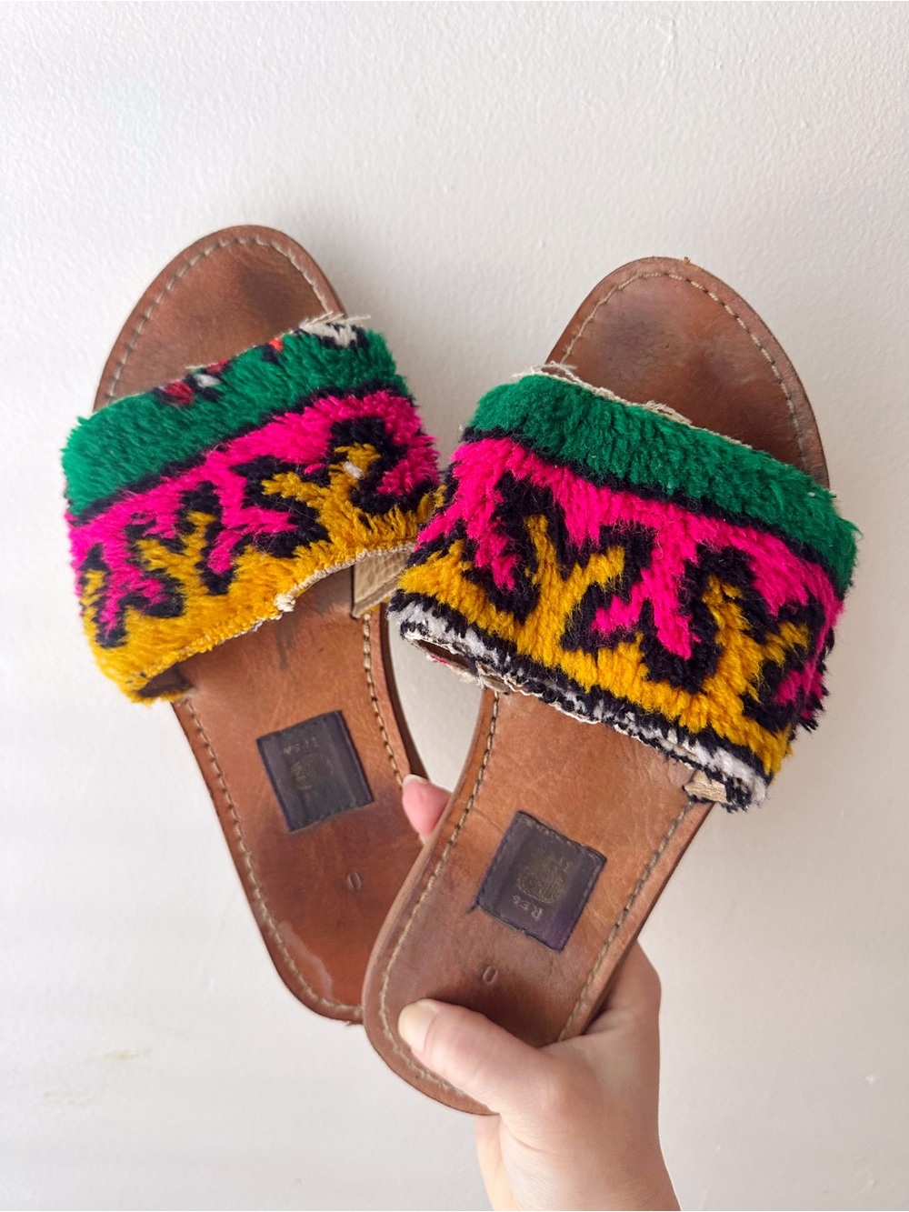 Res Ipsa • Kilim Rug Sandal in Pink/Green/Yellow - Picture 2 of 12